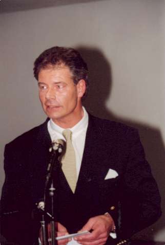 Dr Andrae HTE.JPG (12KB)