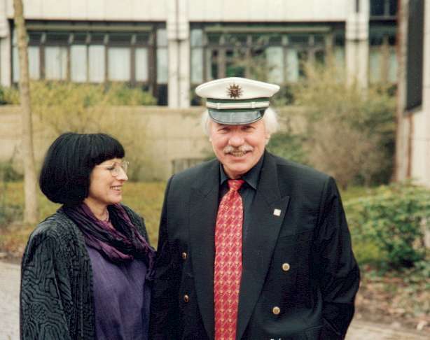 Klaus mit Polizeimuetze.JPG (32KB)