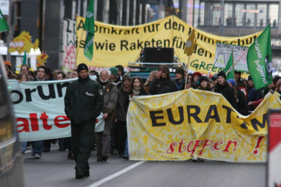 8-Kernkraftgegner-rz