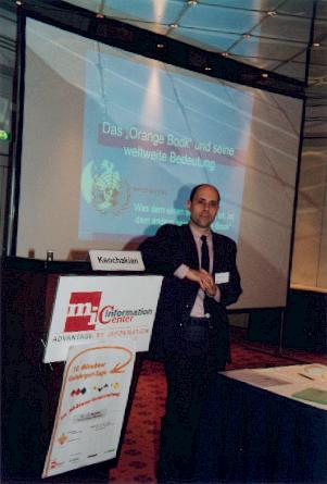 Stefan Keochakian (USA) zum Thema "Orange Book"   (23KB)